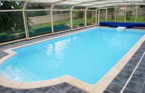 Piscine avec carrelage