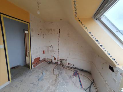 Évacuation des anciens meubles de salle de bain à Bruz avant rénovation