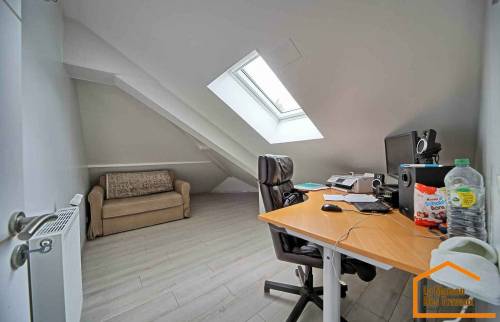 Bureau/petit salon sous combles (Brunoy 91800)
