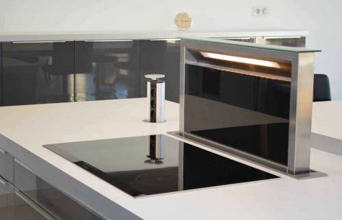 Hotte escamotable et prises encastrables (91)