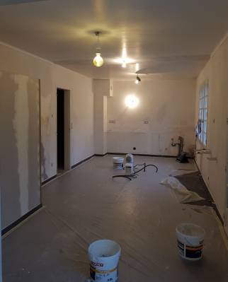 Pose de sols carrelage grand format et protection avant préparation et mise en peinture