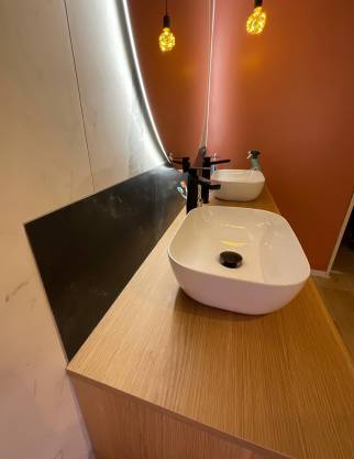 Meuble double vasque en bois, crédence, miroir rond rétroéclairé à Riedisheim