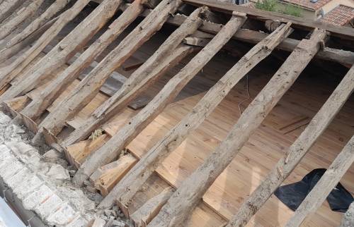 Chantier de rénovation et isolation d'une toitures La Maison Des Travaux Ales