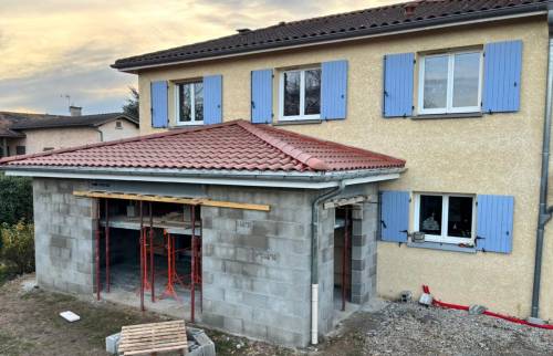 Extension de maison Saint Genis Les Ollières Pose linteaux photo pendant travaux