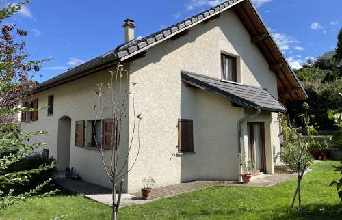 Vue de l'extérieure, la reprise autour de la fenêtre est invisible ! 