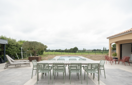 Création d'une terrasse carrelée au Bignon - vue piscine