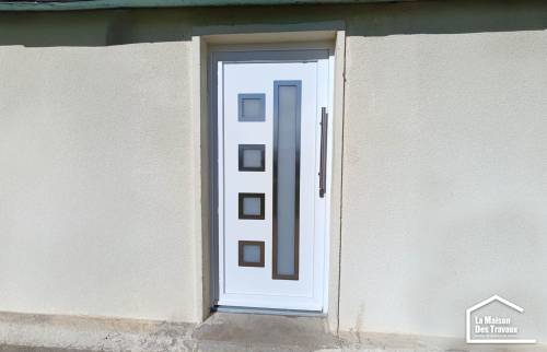 Rénovation d'une porte à Urzy