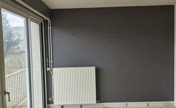 Mise en valeur d'un mur dans la pièce de vie
