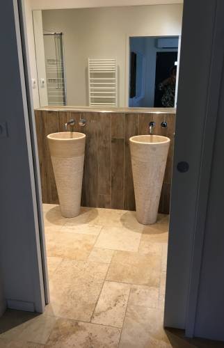 Deux vasques en pierre