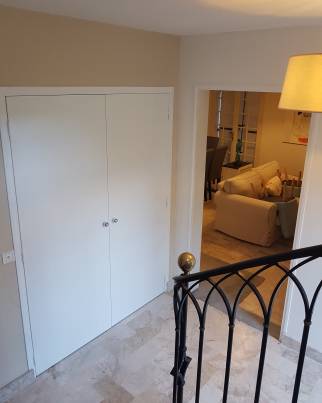 Finition de l'entrée portes de placard et mise en peinture