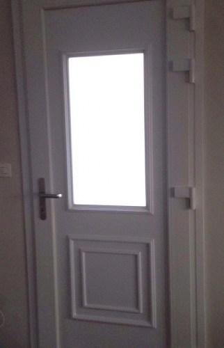 Porte d'entrée PVC blanc à Village Neuf