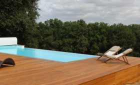 APRES - Terrasse en bois autour de la piscine
