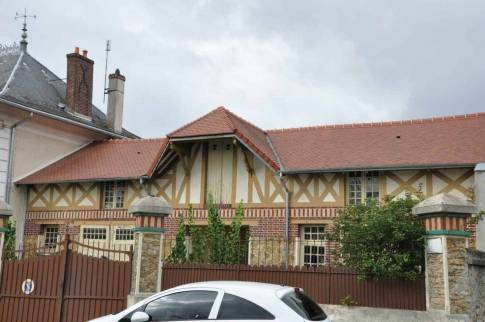 Maison après travaux de rénovation de toiture, zinguerie et charpente - Chevry-Cossigny 77173