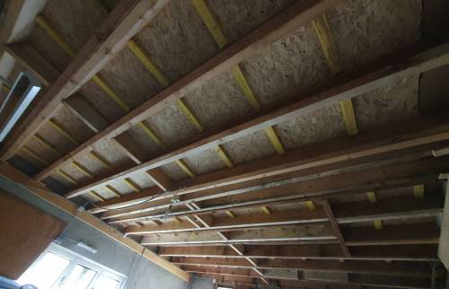 Renforcement du plancher pour un aménagement de combles sécurisé