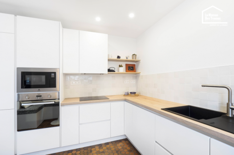 Cuisine moderne sobre et élégante