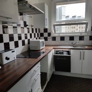 Cuisine et entrée colocation orléanaise - Alexandra Boiret-Fleury - Décoratrice - La Maison Des Architectes