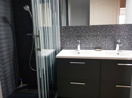Salle de bain noir et blanche Poissy