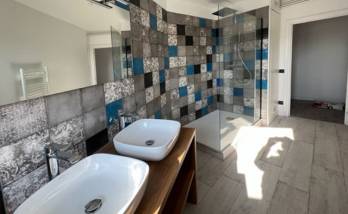 Douche à l'italienne et les 2 vasques