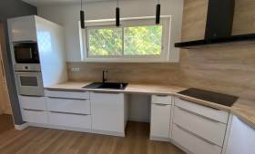 Installation équipements et mobilier sur mesure , suspensions, avec pose fene^tre coulissante double vantaux sur rail à Trilport (77470)