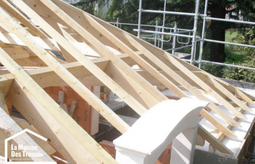 Pose des chevrons et liteaux sur la charpente
