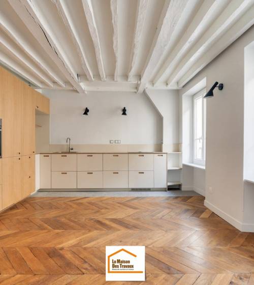 cuisine-ouverte_vue-ensemble_fenetres_poutres