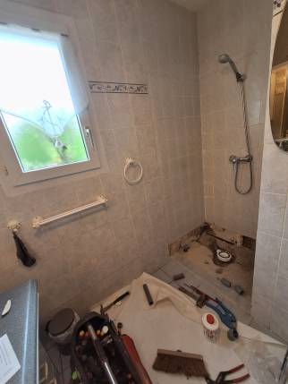 Salle de bain avant travaux d'accessibilité PMR - Pornic 44210