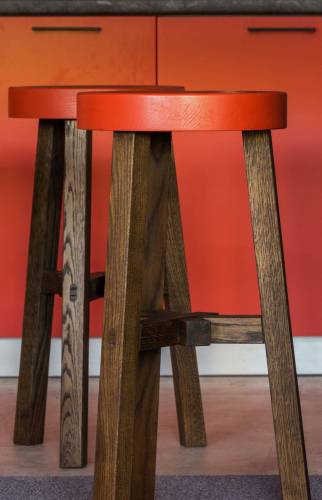 Focus sur les magnifiques tabourets de cette nouvelle cuisine