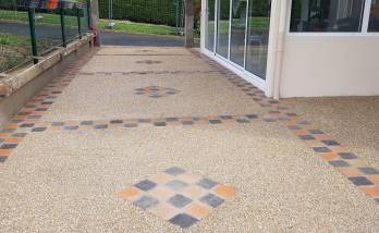 Allée de jardin en béton désactivé 'Essonne)