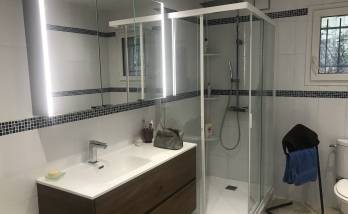Salle de bain après changement cabine de douche et meuble vasque  - Cassis - (13260)