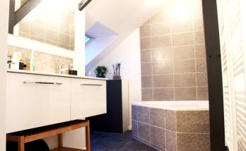 Aménagement d'une salle de bain sous combles