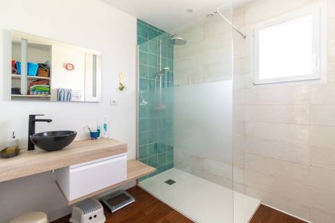 Rénovation de salle de bain avec création d'une douche ouverte de plain-pied - Morzine 74110