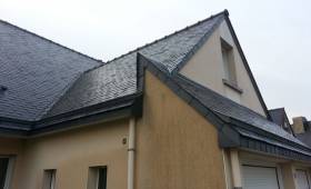 Surélévation de maison avec toiture ardoise formatage charpente triangulaire près de Douarnenez ( 29100)