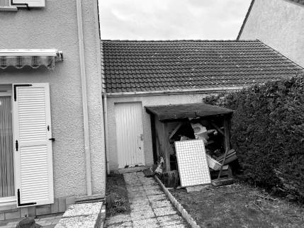 Arrière du garage avant travaux (Merville-Franceville Plage 14810)