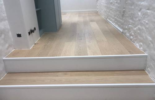 Après les travaux -  Pose du parquet, et de baguettes de finition sur l'escalier