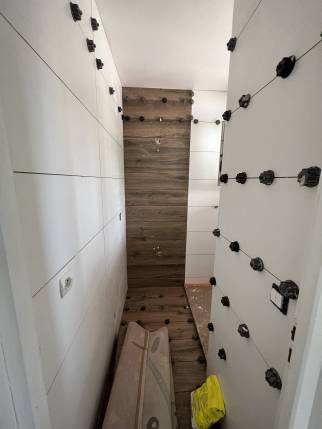 pose de revêtement de salle de bain