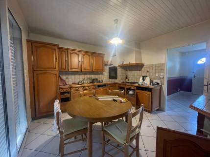 Ancienne cuisine en chêne avant rénovation - Saint-Léger-sous-Cholet 49