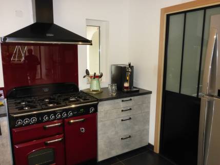 Cuisine avec piano de cuisson