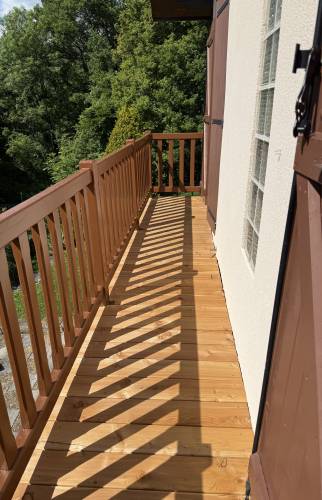 un plancher de balcon beau et sécurisé