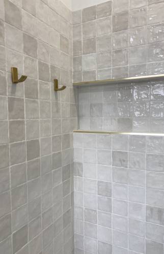 Patères et niche décorative et utile 