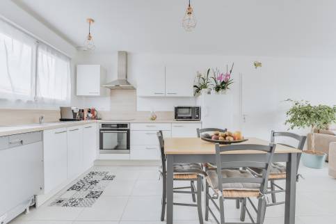 Rénovation de maison avec nouvelle cuisine équipée - La Motte 83