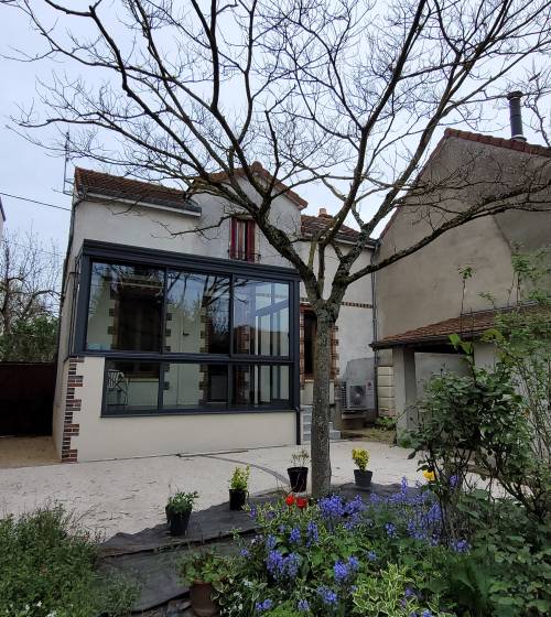 La véranda et les aménagements paysagers