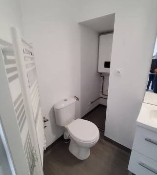 Ballon d'eau chaude extra plat dans un studio à Lannion