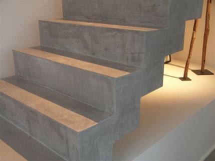 application de béton ciré sur un escalier