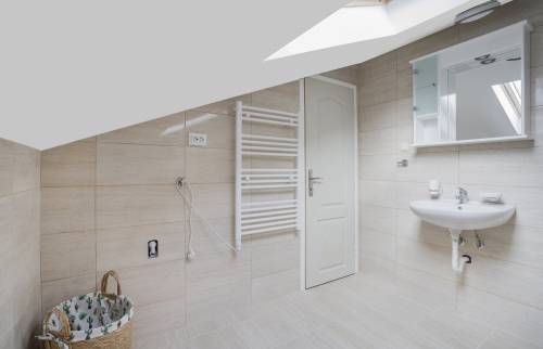salle de bain sous les toits