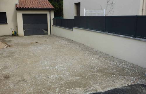 Travaux de terrassement devant garage - bouc bel air