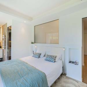 Suite parentale moderne avec salle d’eau privative – projet Jérôme Caramalli