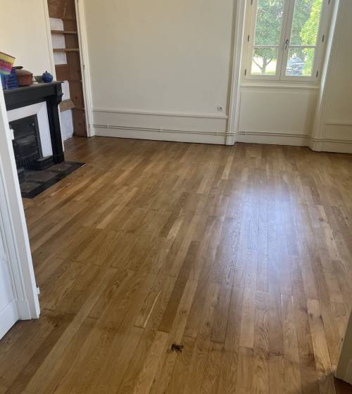 Parquet en chêne rénové dans un appartement rénové - Bourg-en-Bresse 01000