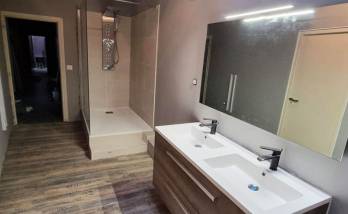 Meuble double vasque et douche à l'italienne