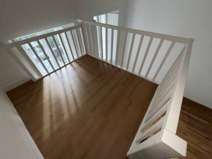 Mezzanine rénovée avec nouveau sol LVT après travaux de rénovation d'appartement - Nantes 44