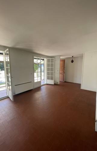 Rénovation salon séjour avec nouveau carrelage et peinture